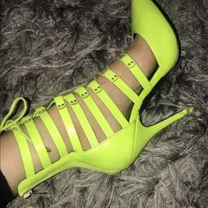 STEVE MADDEN NEON HEELS 💚